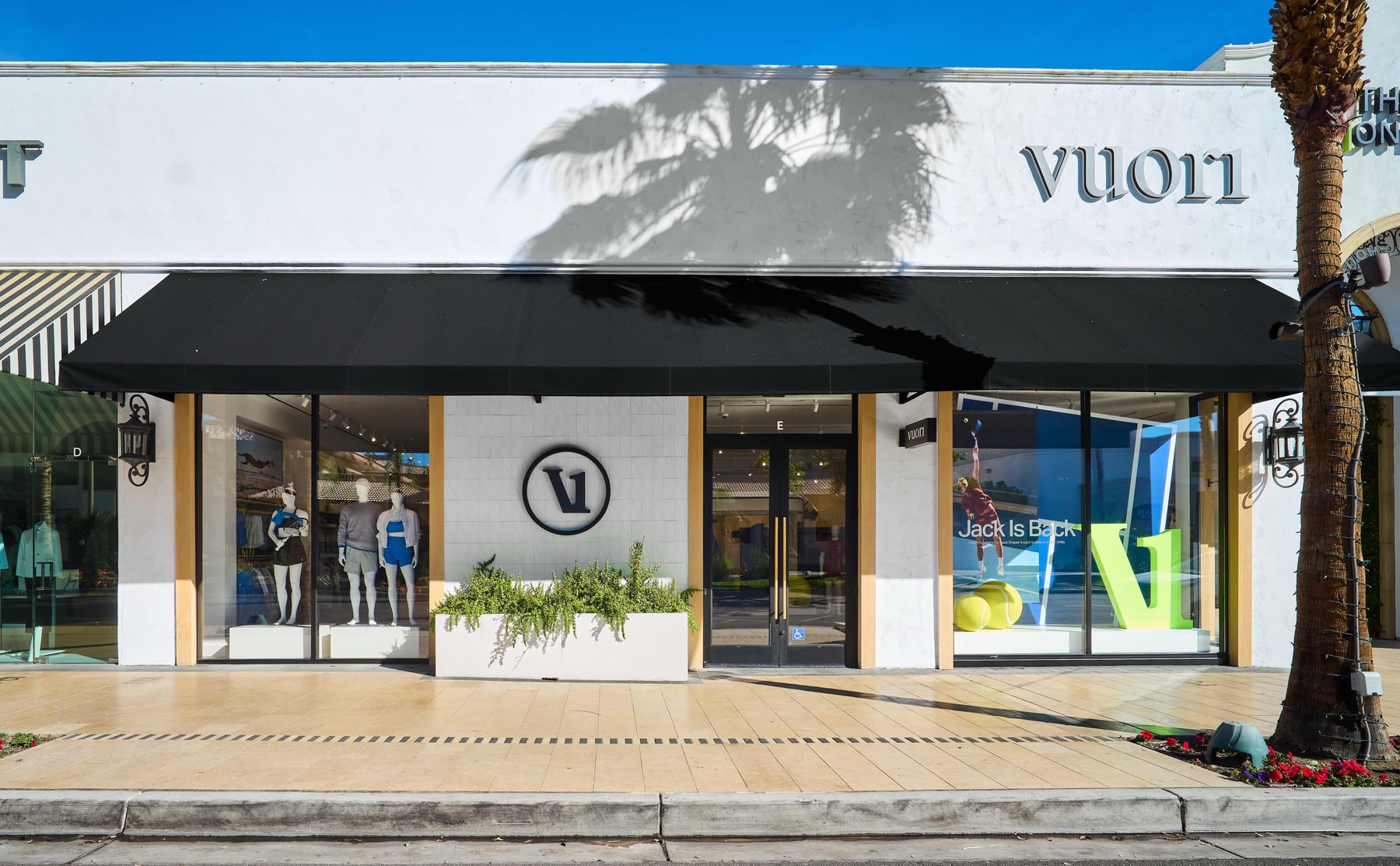 The Vuori storefront on El Paseo under the palms